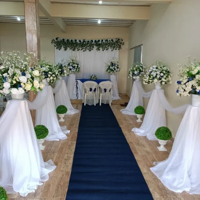 Dark-blue-exhibition-carpet-runner-in-hall.webp